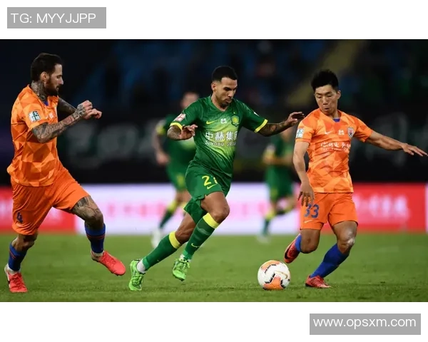 国安鲁能激战回顾比赛精彩瞬间与争议判罚分析