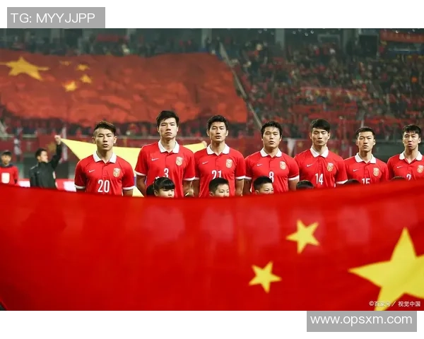 国足迎战韩国赛前奏响国歌激励士气展现团结精神